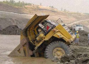 mining-mayem-sunk-truck-900.jpg